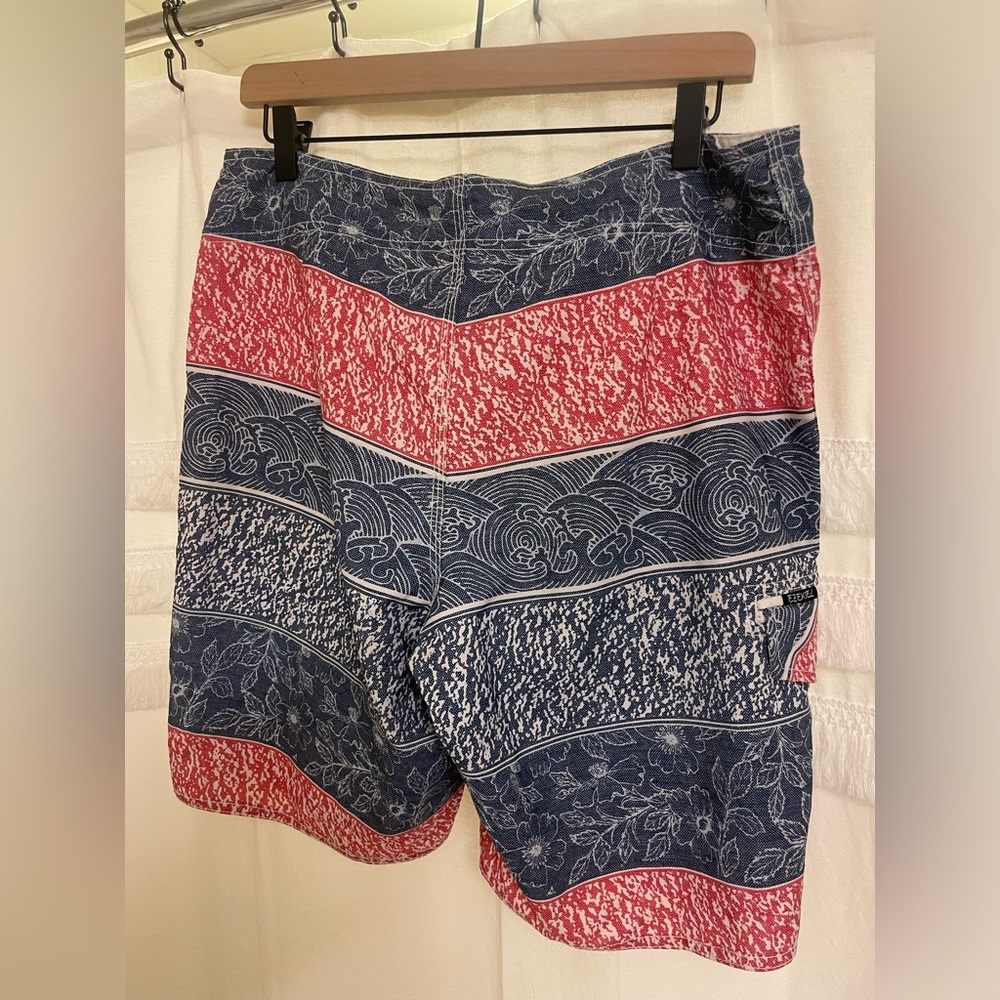 Men’s board shorts